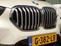 BMW X1 sDrive20i ParelWeiss | Full Options | HUD | NavPro | Stoelverw | All wheater | Uniek