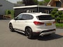 BMW X1 sDrive20i ParelWeiss | Full Options | HUD | NavPro | Stoelverw | All wheater | Uniek