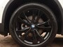 BMW X1 sDrive18i | Handbak | Uniek | PearlWeiss | Leer | Nav | All-black! | Privacy glass