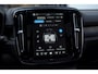 Volvo EX40 252PK Automaat Ext. Range Ultra Black Edition / Adaptieve koplampen / Panoramadak / 360 Camera / Apple carplay / Android auto / Elektrisch bedienbare voorstoelen / Pilot assist / Adaptive cruise control / Harman kardon audio / Stoelverwarming voor / Warmtepomp