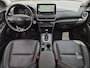 Hyundai Kona 1.6 GDI HEV Premium / Dealer onderhouden / Head Up Display / Adaptief cruise control / Achteruitrijcamera / Trekgewicht 1300 kg / Stuur- & Stoelverwarming / Stoelventilatie / Keyless Entry/Start / Krell audio systeem / Draadloze telefoon lader /