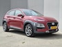 Hyundai Kona 1.6 GDI HEV Premium / Dealer onderhouden / Head Up Display / Adaptief cruise control / Achteruitrijcamera / Trekgewicht 1300 kg / Stuur- & Stoelverwarming / Stoelventilatie / Keyless Entry/Start / Krell audio systeem / Draadloze telefoon lader /