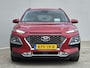 Hyundai Kona 1.6 GDI HEV Premium / Dealer onderhouden / Head Up Display / Adaptief cruise control / Achteruitrijcamera / Trekgewicht 1300 kg / Stuur- & Stoelverwarming / Stoelventilatie / Keyless Entry/Start / Krell audio systeem / Draadloze telefoon lader /