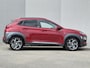 Hyundai Kona 1.6 GDI HEV Premium / Dealer onderhouden / Head Up Display / Adaptief cruise control / Achteruitrijcamera / Trekgewicht 1300 kg / Stuur- & Stoelverwarming / Stoelventilatie / Keyless Entry/Start / Krell audio systeem / Draadloze telefoon lader /