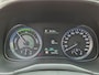 Hyundai Kona 1.6 GDI HEV Premium / Dealer onderhouden / Head Up Display / Adaptief cruise control / Achteruitrijcamera / Trekgewicht 1300 kg / Stuur- & Stoelverwarming / Stoelventilatie / Keyless Entry/Start / Krell audio systeem / Draadloze telefoon lader /