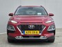 Hyundai Kona 1.6 GDI HEV Premium / Dealer onderhouden / Head Up Display / Adaptief cruise control / Achteruitrijcamera / Trekgewicht 1300 kg / Stuur- & Stoelverwarming / Stoelventilatie / Keyless Entry/Start / Krell audio systeem / Draadloze telefoon lader /