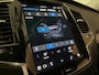 Volvo XC90 T8 AWD Recharge Plus Bright | Luchtvering | 360° Camera | Harman Kardon | 455pk | Adaptieve Cruise Control | Standkachel met Volvo On Call App | Stoelverwarming voor+achter | Stuurwielverwarming | Schuifdak | Google Infotainment | Full LED Meesturende koplampen | Pilot Assist | BLIS Dode Hoek Detectie | Elektrische voorstoelen geheugen | Lederen bekleding | Zitting verlenging voorstoelen | Lederen dashboard | 20 Inch | Keyless Drive | Parkeersensoren voor+achter | Privacy Glass | Elektrisch bedienbare achterklep | 7-Persoons | 4-Zone Climate Control | Geïntegreerde zongordijnen achterportieren | Verlichte instaplijsten | Geintegreerd kinderzitje achterin | Draadloos telefoon opladen | DAB Radio | Apple Carplay/Android Auto | Volvo On Call met mobiele App functie | Platinum Grey Metallic |