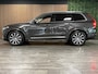 Volvo XC90 T8 AWD Recharge Plus Bright | Luchtvering | 360° Camera | Harman Kardon | 455pk | Adaptieve Cruise Control | Standkachel met Volvo On Call App | Stoelverwarming voor+achter | Stuurwielverwarming | Schuifdak | Google Infotainment | Full LED Meesturende koplampen | Pilot Assist | BLIS Dode Hoek Detectie | Elektrische voorstoelen geheugen | Lederen bekleding | Zitting verlenging voorstoelen | Lederen dashboard | 20 Inch | Keyless Drive | Parkeersensoren voor+achter | Privacy Glass | Elektrisch bedienbare achterklep | 7-Persoons | 4-Zone Climate Control | Geïntegreerde zongordijnen achterportieren | Verlichte instaplijsten | Geintegreerd kinderzitje achterin | Draadloos telefoon opladen | DAB Radio | Apple Carplay/Android Auto | Volvo On Call met mobiele App functie | Platinum Grey Metallic |