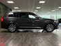 Volvo XC90 T8 AWD Recharge Plus Bright | Luchtvering | 360° Camera | Harman Kardon | 455pk | Adaptieve Cruise Control | Standkachel met Volvo On Call App | Stoelverwarming voor+achter | Stuurwielverwarming | Schuifdak | Google Infotainment | Full LED Meesturende koplampen | Pilot Assist | BLIS Dode Hoek Detectie | Elektrische voorstoelen geheugen | Lederen bekleding | Zitting verlenging voorstoelen | Lederen dashboard | 20 Inch | Keyless Drive | Parkeersensoren voor+achter | Privacy Glass | Elektrisch bedienbare achterklep | 7-Persoons | 4-Zone Climate Control | Geïntegreerde zongordijnen achterportieren | Verlichte instaplijsten | Geintegreerd kinderzitje achterin | Draadloos telefoon opladen | DAB Radio | Apple Carplay/Android Auto | Volvo On Call met mobiele App functie | Platinum Grey Metallic |