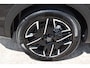 Peugeot 5008 Hybrid 145pk DCS-6 GT Automaat | Navigatie | Airconditioning ECC | Elek achterklep | 7 Persoons | Draadloos Apple Carplay & Android Auto | Isofix Bevestigingspunten | Lichtmetalen Velgen | Verschuifbare stoelen middelste zitrij | Dodehoek Detectie | Zeer Compleet!!!