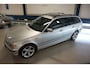 BMW 3-Serie Touring 330i AUT / SPORT INTERIEUR / TOP KWALITEIT ! ! !