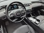 Hyundai Tucson 1.6 T-GDI PHEV Premium Sky 4WD / Fabrieksgarantie tot 05-2027 / Dealer onderhouden / Trekhaak afneembaar / Trekgewicht 1350 kg / Glazen schuif- en kanteldak / Elektrische achterklep / Stuur- Stoel & Achterbank verwarming / Achteruitrijcamera /
