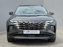 Hyundai Tucson 1.6 T-GDI PHEV Premium Sky 4WD / Fabrieksgarantie tot 05-2027 / Dealer onderhouden / Trekhaak afneembaar / Trekgewicht 1350 kg / Glazen schuif- en kanteldak / Elektrische achterklep / Stuur- Stoel & Achterbank verwarming / Achteruitrijcamera /