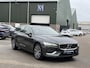 Volvo V60 2.0 B3 Inscription VAN: 28.900,- VOOR: 26.877,- UW WKVOORDEEL: 2.023,- euro ELEK. TREKHAAK | ELEK. STOELEN | ADAPT. CRUISE CONTROL | 12 MND BOVAG GARANTIE | STOEL + STUURVERWARMING | ELEK. ACHTERKLEP |