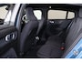 Volvo EC40 Extended Range Core 82 kWh - Panoramadak - IntelliSafe Assist & Surround - 360º Camera - Verwarmde voorstoelen, stuur & achterbank - Parkeersensoren voor & achter - Warmtepomp - Extra getint glas - Inklapbare trekhaak - 19' LMV