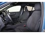 Volvo EC40 Extended Range Core 82 kWh - Panoramadak - IntelliSafe Assist & Surround - 360º Camera - Verwarmde voorstoelen, stuur & achterbank - Parkeersensoren voor & achter - Warmtepomp - Extra getint glas - Inklapbare trekhaak - 19' LMV