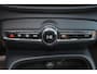 Volvo EC40 Extended Range Core 82 kWh - Panoramadak - IntelliSafe Assist & Surround - 360º Camera - Verwarmde voorstoelen, stuur & achterbank - Parkeersensoren voor & achter - Warmtepomp - Extra getint glas - Inklapbare trekhaak - 19' LMV