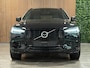 Volvo XC60 T6 AWD Recharge R-Design | Bowers & Wilkins | Stoelventilatie | 360° Camera | Head-Up Display | Adaptieve Cruise Control | Stoelverwarming voor+achter | Stuurwielverwarming | Schuifdak | Pilot Assist | BLIS Dode Hoek Detectie | Elektrische voorstoelen geheugen | Nappa Lederen bekleding | Zitting verlenging voorstoelen | Lederen dashboard | Gelamineerde/geluidwerende zijruiten | 19 Inch | Keyless Drive | Privacy Glass | Elektrisch bedienbare achterklep | DAB Radio | Apple Carplay/Android Auto | Volvo On Call met mobiele App functie | Onyx Black Metallic |