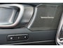 Volvo C40 Extended Range Ultimate 82 kWh - Panoramadak - IntelliSafe Assist & Surround - 360º Camera - Harman/Kardon audio - Verwarmde voorstoelen, stuur & achterbank - Parkeersensoren voor & achter - Elektr. bedienb. voorstoelen met geheugen links - Draadloze tel. lader - Warmtepomp - Inklapbare trekhaak - 19' LMV