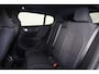 Volvo C40 Extended Range Ultimate 82 kWh - Panoramadak - IntelliSafe Assist & Surround - 360º Camera - Harman/Kardon audio - Verwarmde voorstoelen, stuur & achterbank - Parkeersensoren voor & achter - Elektr. bedienb. voorstoelen met geheugen links - Draadloze tel. lader - Warmtepomp - Inklapbare trekhaak - 19' LMV