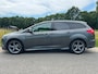 Ford Focus Wagon 1.0 ST-Line nieuwe distributie, dealer ond. + gechipt en prachtige staat