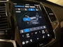 Volvo XC90 T8 AWD Recharge Ultra Bright | Trekhaak | 360 Camera | Head-Up Display | Harman Kardon | 455pk | Adaptieve Cruise Control | Stoelverwarming voor+achter | Stuurwielverwarming | Schuifdak | Full LED Meesturende koplampen | Pilot Assist | BLIS Dode Hoek Detectie | Alcantara hemelbekleding | Lederen zonnekleppen en handgrepen | Elektrische voorstoelen geheugen | Lederen bekleding | Zitting verlenging voorstoelen | Lederen dashboard | 20 Inch | Google Infotainment | Keyless Drive | Privacy Glass | Elektrisch bedienbare achterklep | Geïntegreerd kinderzitje achterin | Geïntegreerde zongordijnen achterportieren | Verlichte instaplijsten | 7-Persoons | 4-Zone Climate Control | DAB Radio | Apple Carplay/Android Auto | Silver Dawn Metallic |