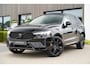 Volvo XC60 T6 Plug-in hybrid AWD Ultra Black Edition Long Range | Luchtvering | Trekhaak | HUD | Panoramisch schuif/kanteldak | Stoel en stuurwielverwarming | 21 inch | Harman Kardon | Adaptieve cruise control |
