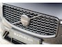 Volvo XC60 T6 Plug-in hybrid AWD Ultra Black Edition Long Range | Luchtvering | Trekhaak | HUD | Panoramisch schuif/kanteldak | Stoel en stuurwielverwarming | 21 inch | Harman Kardon | Adaptieve cruise control |