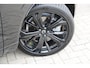 Volvo XC60 T6 Plug-in hybrid AWD Ultra Black Edition Long Range | Luchtvering | Trekhaak | HUD | Panoramisch schuif/kanteldak | Stoel en stuurwielverwarming | 21 inch | Harman Kardon | Adaptieve cruise control |