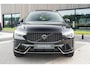 Volvo XC60 T6 Plug-in hybrid AWD Ultra Black Edition Long Range | Luchtvering | Trekhaak | HUD | Panoramisch schuif/kanteldak | Stoel en stuurwielverwarming | 21 inch | Harman Kardon | Adaptieve cruise control |