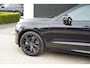 Volvo XC60 T6 Plug-in hybrid AWD Ultra Black Edition Long Range | Luchtvering | Trekhaak | HUD | Panoramisch schuif/kanteldak | Stoel en stuurwielverwarming | 21 inch | Harman Kardon | Adaptieve cruise control |