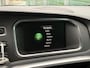 Volvo V40 1.5 T3 Polar+ Sport Automaat, R-design, Trekhaak met afneembare kogel, Panoramadak, Climate control, Cruise control, Harman Kardon audio, Extra getinte ramen achter, Leder-nubuck, 17 inch R-design wielen