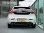 Volvo V40 1.5 T3 Polar+ Sport Automaat, R-design, Trekhaak met afneembare kogel, Panoramadak, Climate control, Cruise control, Harman Kardon audio, Extra getinte ramen achter, Leder-nubuck, 17 inch R-design wielen