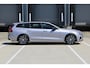 Volvo V60 T8 Plug-in hybrid AWD Plus Dark | Trekhaak | Verwarmbare voorstoelen+stuurwiel+achterbank | Premium audio by Harman Kardon | Verwarmbare voorruit | Rondom zichtcamera | 18 inch Lichtmetalen velgen |