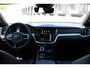 Volvo V60 T8 Plug-in hybrid AWD Plus Dark | Trekhaak | Verwarmbare voorstoelen+stuurwiel+achterbank | Premium audio by Harman Kardon | Verwarmbare voorruit | Rondom zichtcamera | 18 inch Lichtmetalen velgen |