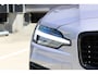 Volvo V60 T8 Plug-in hybrid AWD Plus Dark | Trekhaak | Verwarmbare voorstoelen+stuurwiel+achterbank | Premium audio by Harman Kardon | Verwarmbare voorruit | Rondom zichtcamera | 18 inch Lichtmetalen velgen |