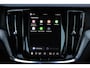 Volvo V60 T8 Plug-in hybrid AWD Plus Dark | Trekhaak | Verwarmbare voorstoelen+stuurwiel+achterbank | Premium audio by Harman Kardon | Verwarmbare voorruit | Rondom zichtcamera | 18 inch Lichtmetalen velgen |