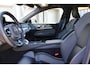Volvo V60 T8 Plug-in hybrid AWD Plus Dark | Trekhaak | Verwarmbare voorstoelen+stuurwiel+achterbank | Premium audio by Harman Kardon | Verwarmbare voorruit | Rondom zichtcamera | 18 inch Lichtmetalen velgen |