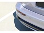 Volvo V60 T8 Plug-in hybrid AWD Plus Dark | Trekhaak | Verwarmbare voorstoelen+stuurwiel+achterbank | Premium audio by Harman Kardon | Verwarmbare voorruit | Rondom zichtcamera | 18 inch Lichtmetalen velgen |