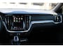 Volvo V60 T8 Plug-in hybrid AWD Plus Dark | Trekhaak | Verwarmbare voorstoelen+stuurwiel+achterbank | Premium audio by Harman Kardon | Verwarmbare voorruit | Rondom zichtcamera | 18 inch Lichtmetalen velgen |