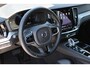 Volvo V60 T8 Plug-in hybrid AWD Plus Dark | Trekhaak | Verwarmbare voorstoelen+stuurwiel+achterbank | Premium audio by Harman Kardon | Verwarmbare voorruit | Rondom zichtcamera | 18 inch Lichtmetalen velgen |