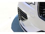 Volvo V60 T8 Plug-in hybrid AWD Plus Dark | Trekhaak | Verwarmbare voorstoelen+stuurwiel+achterbank | Premium audio by Harman Kardon | Verwarmbare voorruit | Rondom zichtcamera | 18 inch Lichtmetalen velgen |