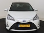 Toyota Yaris 1.5 Hybrid Premium | Dealer Onderhouden | Panoramadak | Climate Control | Cruise Control | Navigatie | Bluetooth | Elektrisch verstelbaar+inkapbare spiegels |