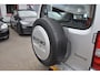 Suzuki Jimny 1.3 Exclusive 4WD , TREKHAAK , AIRCO , LMV15 , RCD SPELER , ZIJ BARS ,FRONT GARD ,