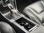 Volvo XC60 2.0 T5 FWD R-Design | Panorama dak | Standkachel | Bi-xenon koplampen | 20" velgen | Navigatie | Elektrische stoelverstelling | Stoelverwarming | Lederen sportstoelen | Voorruitverwarming | Volvo On Call |
