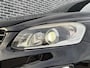 Volvo XC60 2.0 T5 FWD R-Design | Panorama dak | Standkachel | Bi-xenon koplampen | 20" velgen | Navigatie | Elektrische stoelverstelling | Stoelverwarming | Lederen sportstoelen | Voorruitverwarming | Volvo On Call |