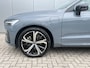 Volvo XC60 2.0 T8 455 pk Plug-in hybrid AWD Ultimate Dark Luchtvering Bowers Wilkins Audio Trekhaak 21 Inch Velgen 360 Camera Head-Up Display Plug in Hybride Ram Vol Opties Thunder Grey Metallic !
