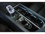 Volvo XC60 2.0 T6 Plug-in hybrid AWD Ultra Black Edition | Luchtvering | Harman Kardon Premium Audio | 360° Parkeercamera | Parkeersensoren voor + achter | Head-up Display | Google Infotainment | Stoelverwarming | Stuurwielverwarming