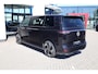 Volkswagen ID. Buzz GTX 4MOTION 86 kWh LWB 7p. 340PK / 250kW, 7 zitplaatsen, Harman Kardon geluidssysteem, 21" LMV, head-up display, wegklapbare trekhaak, elektrisch verstelbare voorstoelen met geheugen- en massagefunctie, elektrische schuiframen in schuifdeuren, keyless advanced, elektrische schuifdeuren links en rechts gecombineerd met elektrische achterklep, adaptieve cruise control (ACC) met Travel Assist, discover pro navigatie, verwarmbare voorstoelen, verwarmbaar multifunctioneel lederen stuurwiel, LED Matrix (IQ.Lights), alarm klasse II, rondomzichtcamera (Area View), 3-zone climatronic, Apple Carplay & Android Auto, dodehoekdetectie (Side Assist), dynamisch grootlichtassistent (Dynamic Light Assist), keyless go & entry etc.
