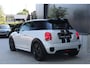 MINI Cooper 1.5 Chili Serious Business | JCW Pack | Union Jack Achterlichten & Striping | Full Map Nav. | Wired |